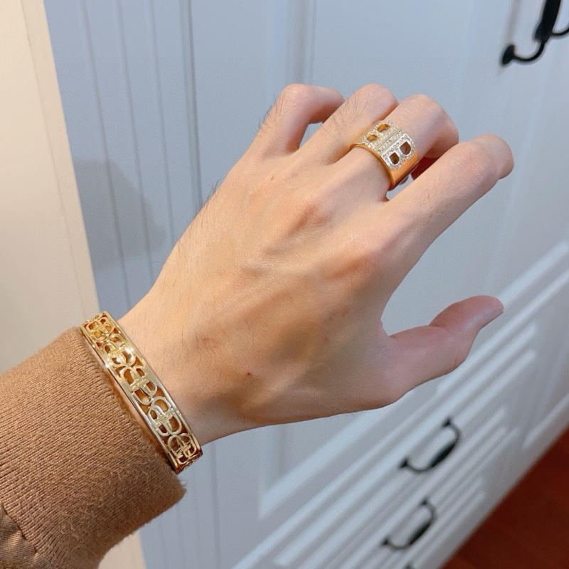 Ba1en*iaga bracelets